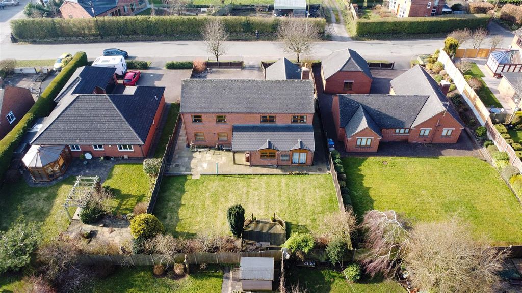 Property photo 2 of 40