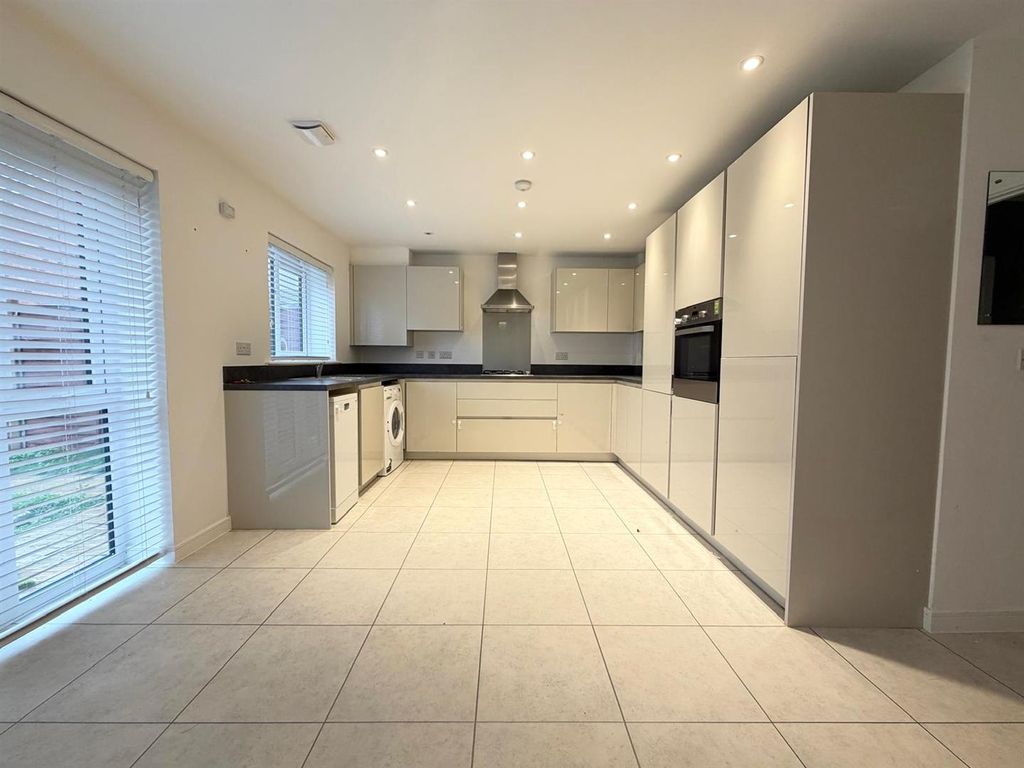 Property photo 3 of 12 Whatsapp Image 2026-10-26 At 12.39.46 Pm (1).Jpeg