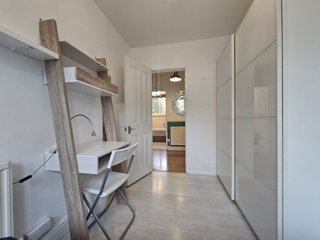 Property photo 1 of 26 Modern 4 Bedroom Apartment In Angel