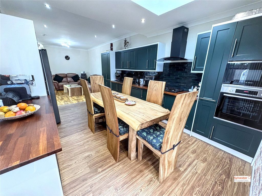 Property photo 2 of 26 Picture No. 04