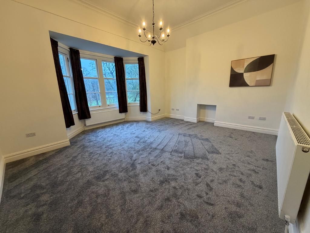 Property photo 2 of 8 Lounge