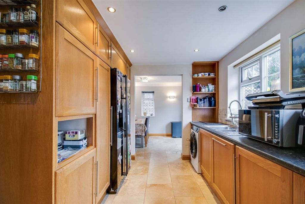 Property photo 3 of 22 Kitchen