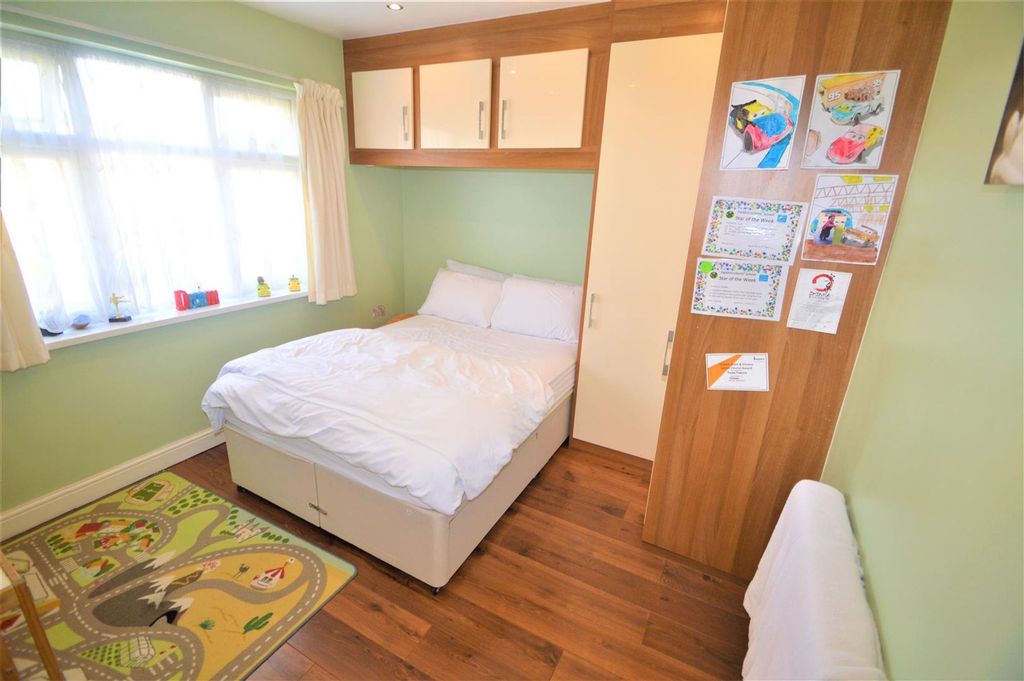Property photo 3 of 6 Wray Ave Ig5