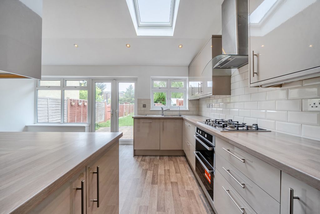 Property photo 2 of 20 1463615-19-6A0Deb...
