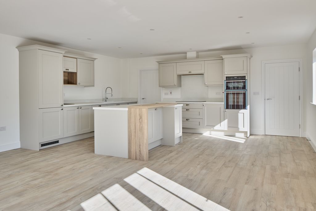 Property photo 2 of 14 Apple