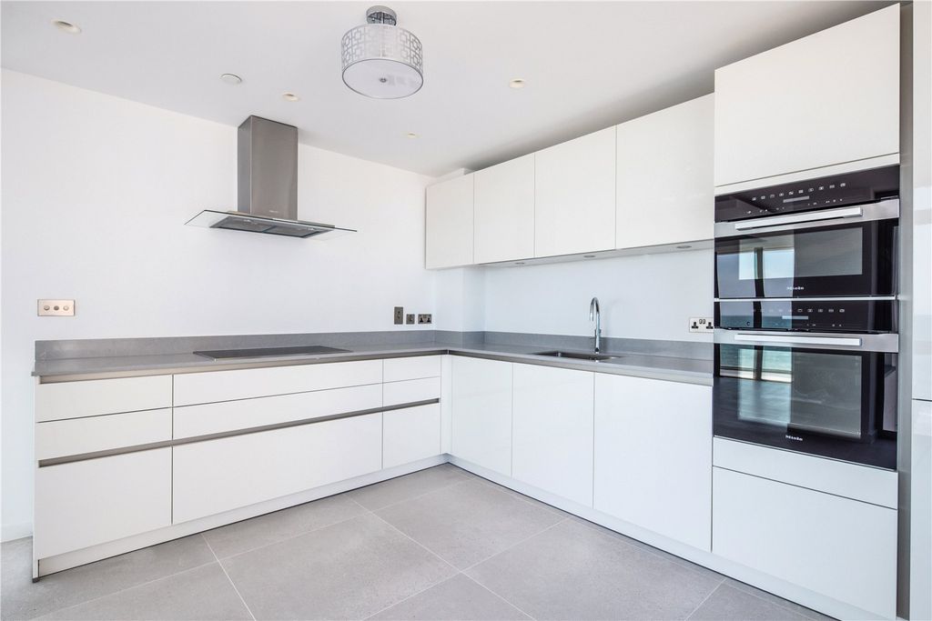Property photo 2 of 11 Kitchen