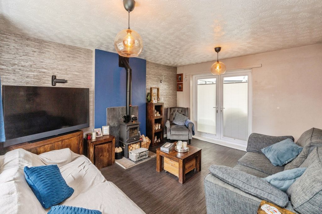 Property photo 2 of 17 Lounge