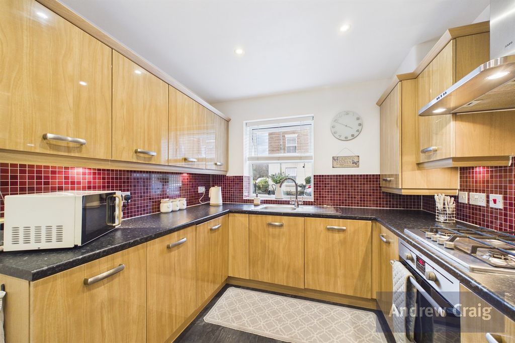 Property photo 3 of 25 Kitchen