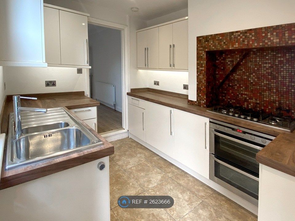 Property photo 2 of 10 Kitchen