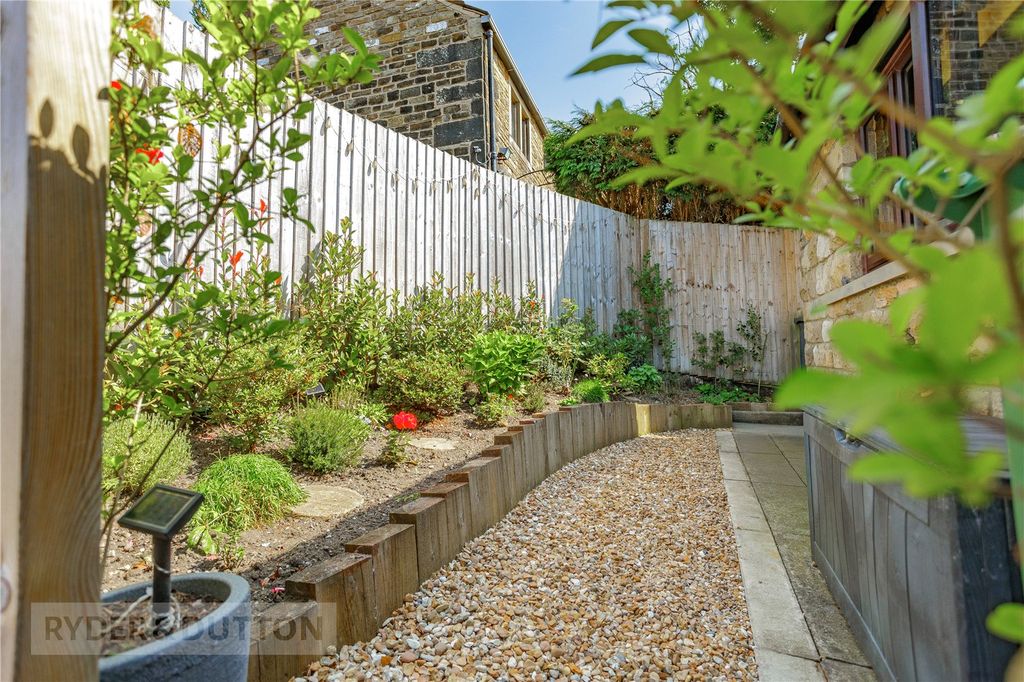 Property photo 3 of 19 Garden