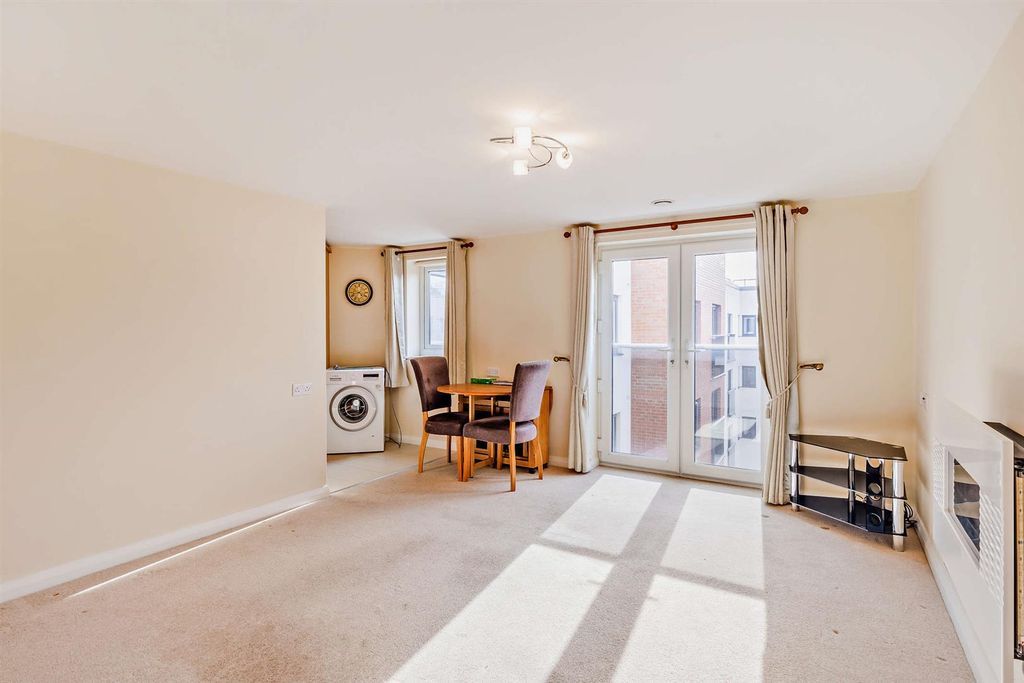 Property photo 1 of 31 8574477-Interior03-800.Jpg