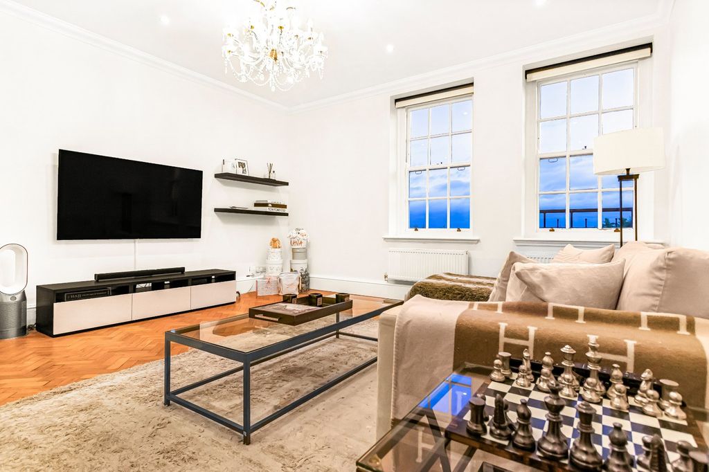 Property photo 1 of 19 Picture No. 06