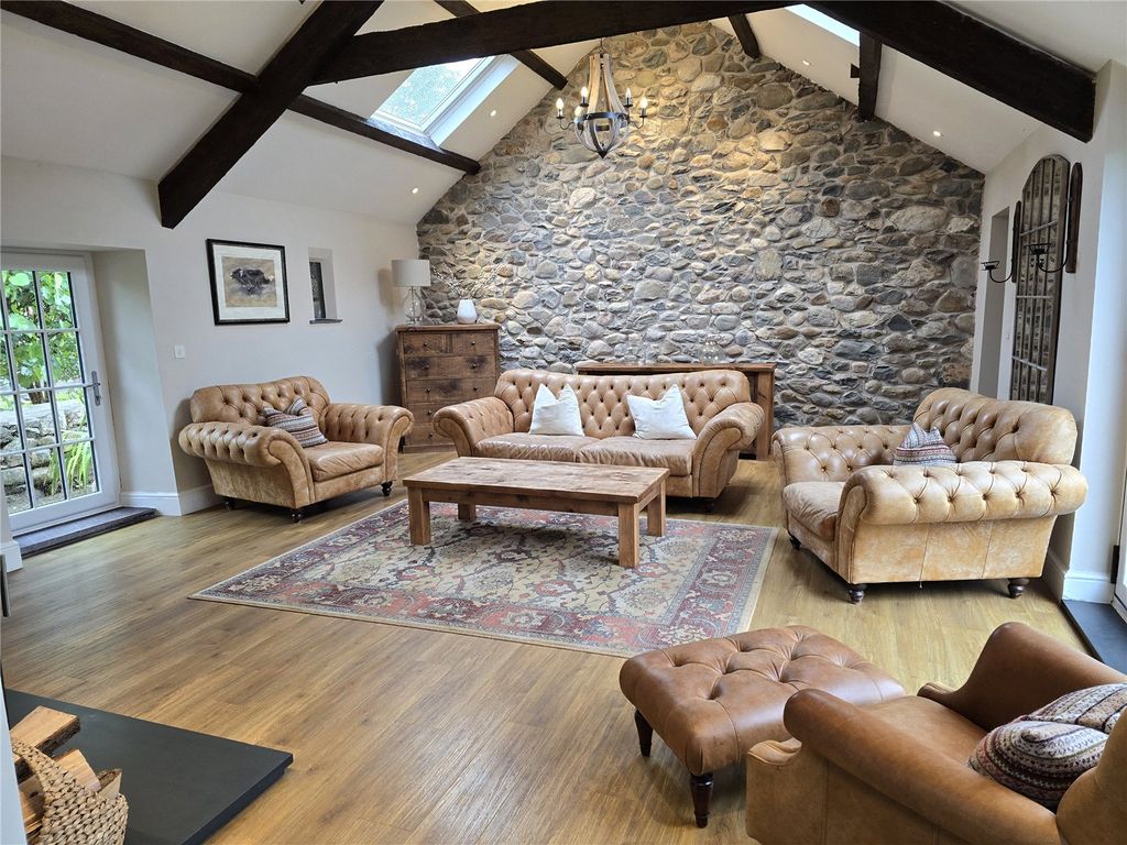Property photo 3 of 43 Picture No. 02