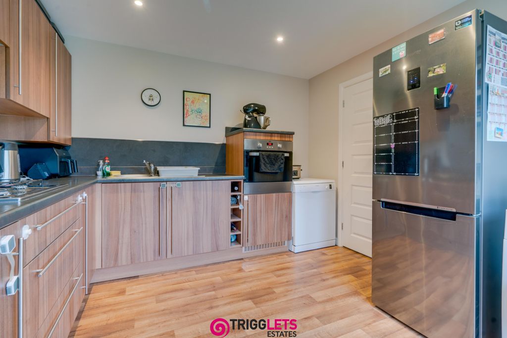 Property photo 2 of 24