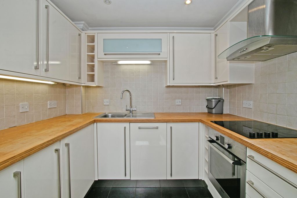 Property photo 2 of 17 Kitchen