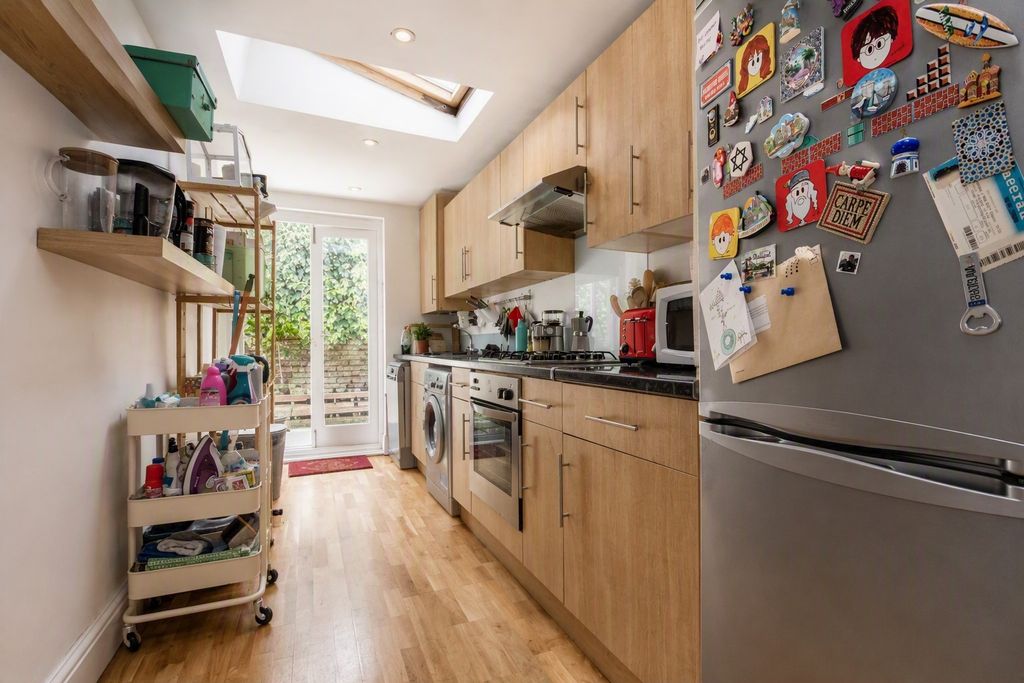 Property photo 2 of 7 Kitchen