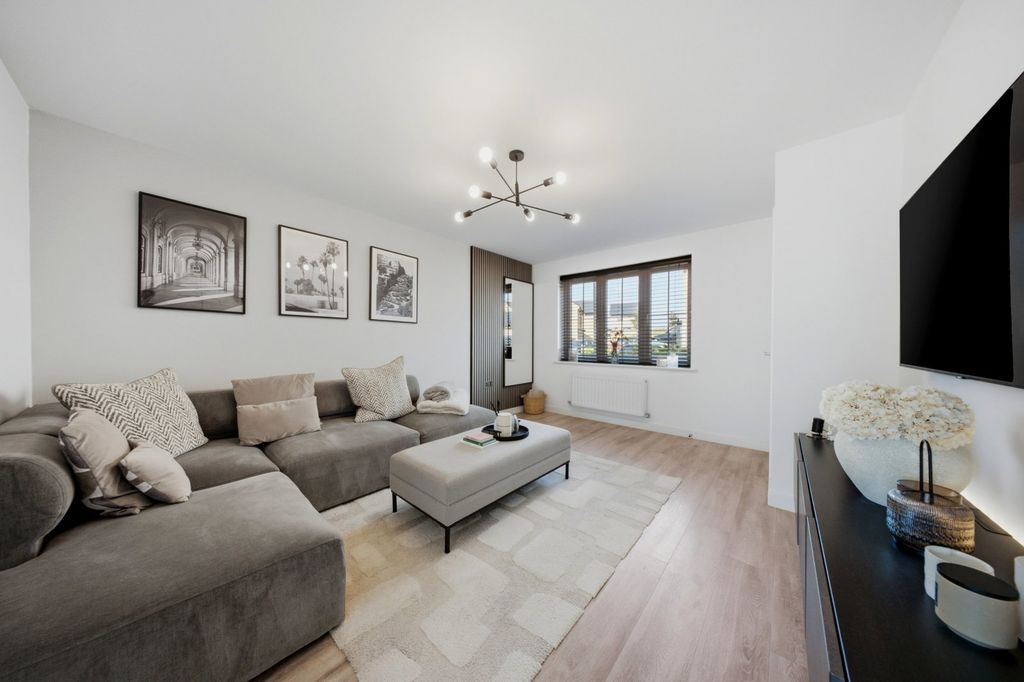Property photo 2 of 45
