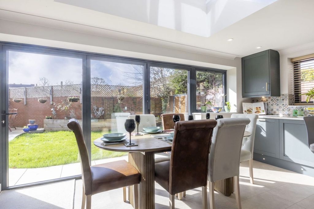 Property photo 3 of 27