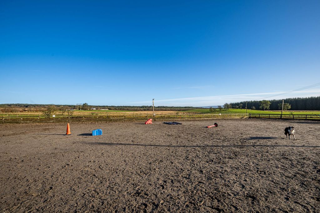 Property photo 3 of 25