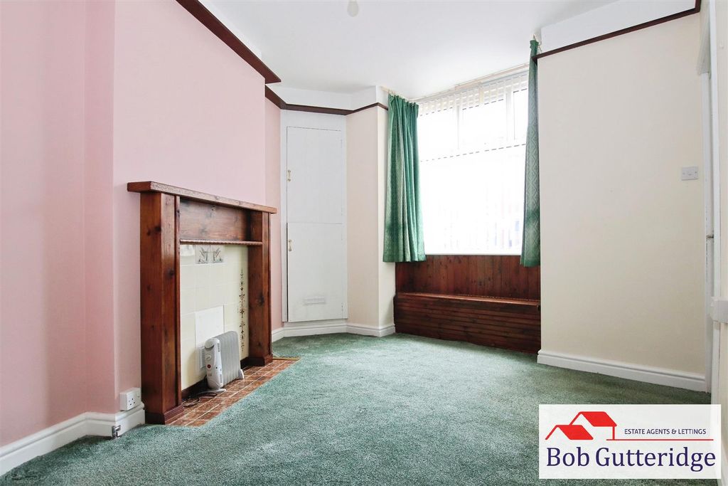 Property photo 2 of 14 Sitting Room