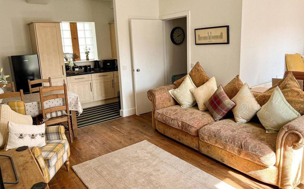 Property photo 3 of 18 B0587Be5-9A40-469B-Abd6-702677F9F06A.Jpeg