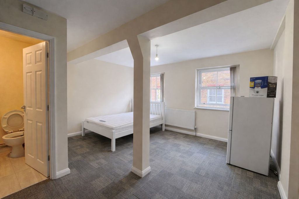 Property photo 3 of 5