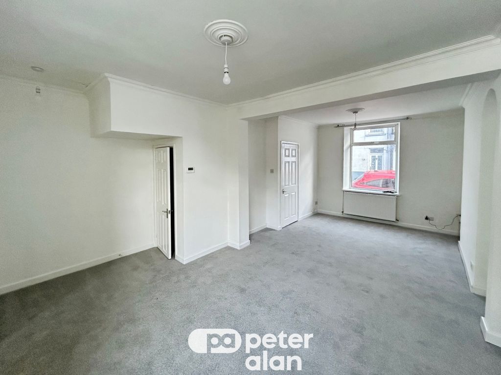 Property photo 3 of 14 Living Room
