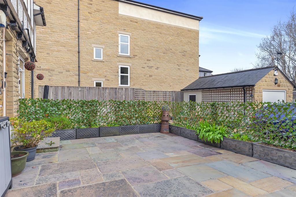 Additional image 5 of 4 bed flat for saleBrooklands Court, Otley LS21