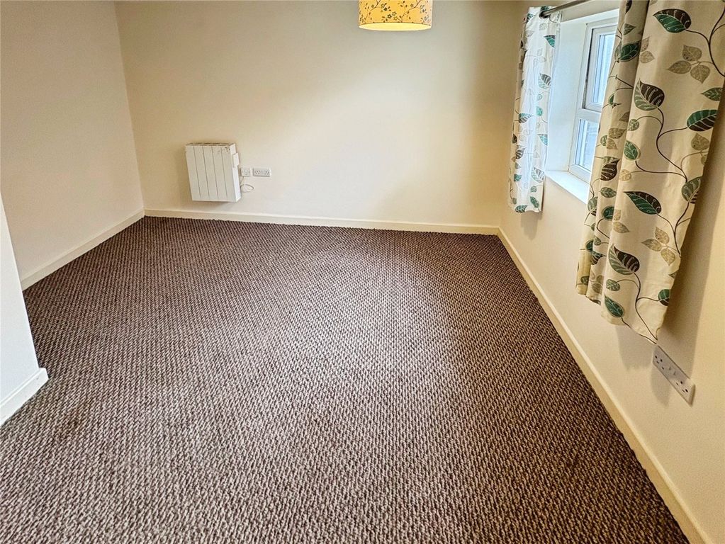 Property photo 2 of 4 Bedroom