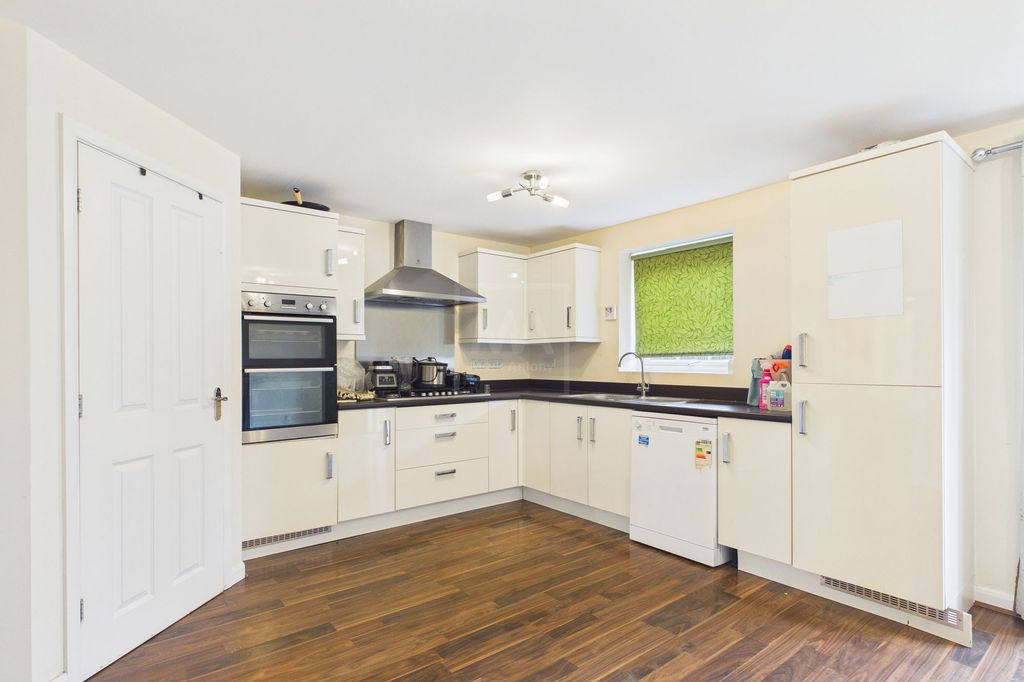 Property photo 2 of 19 Kitchen