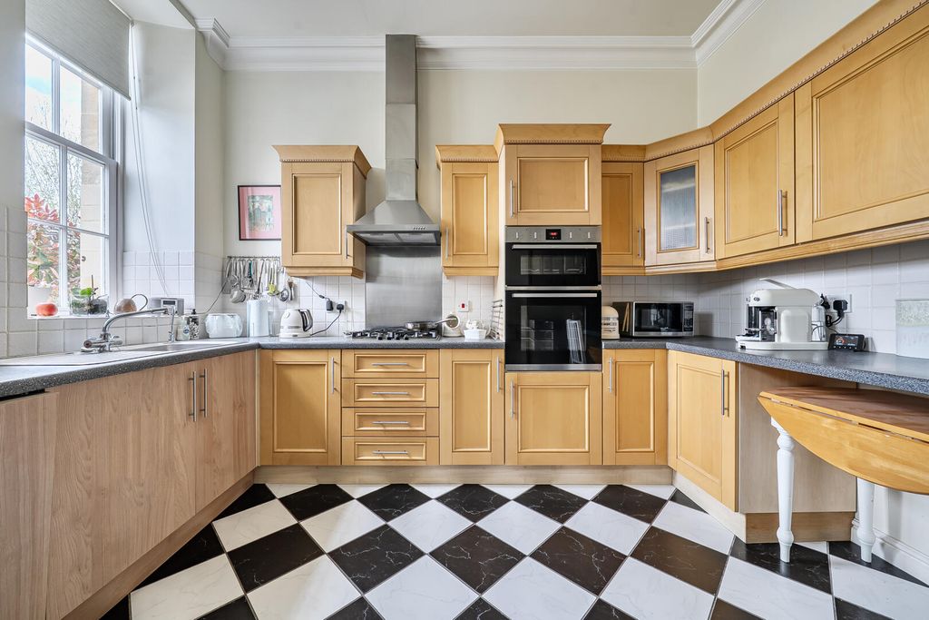Property photo 3 of 19 Kitchen