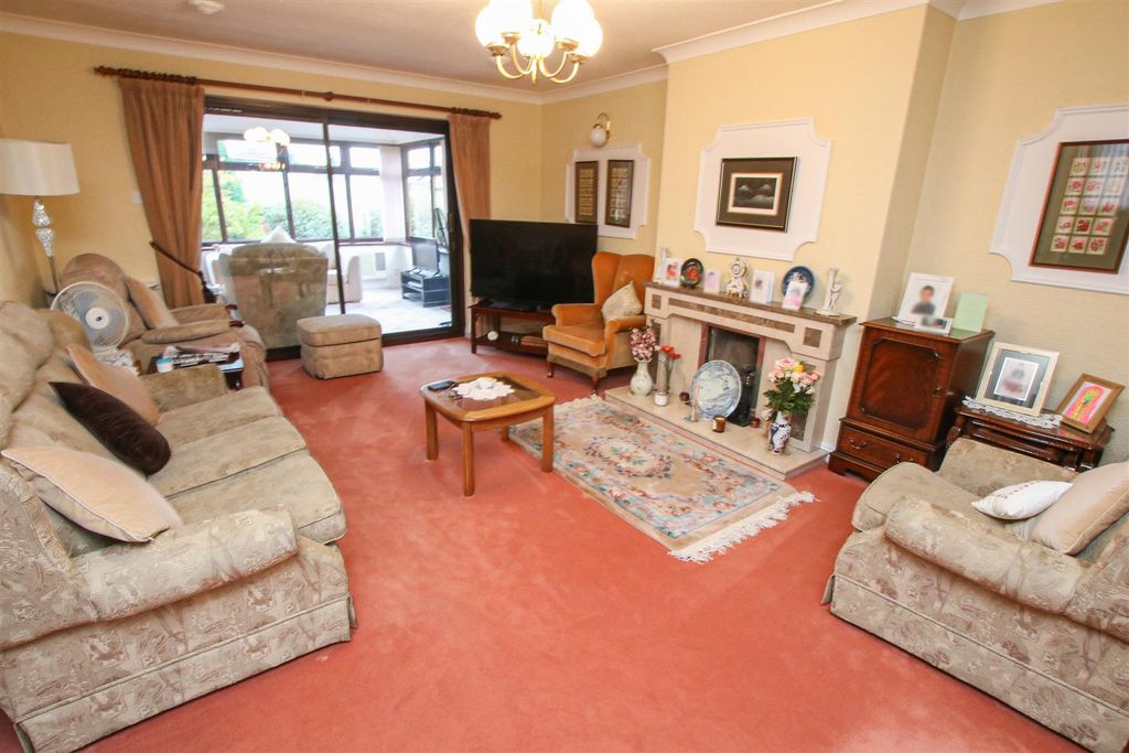 Property photo 2 of 21 Lounge