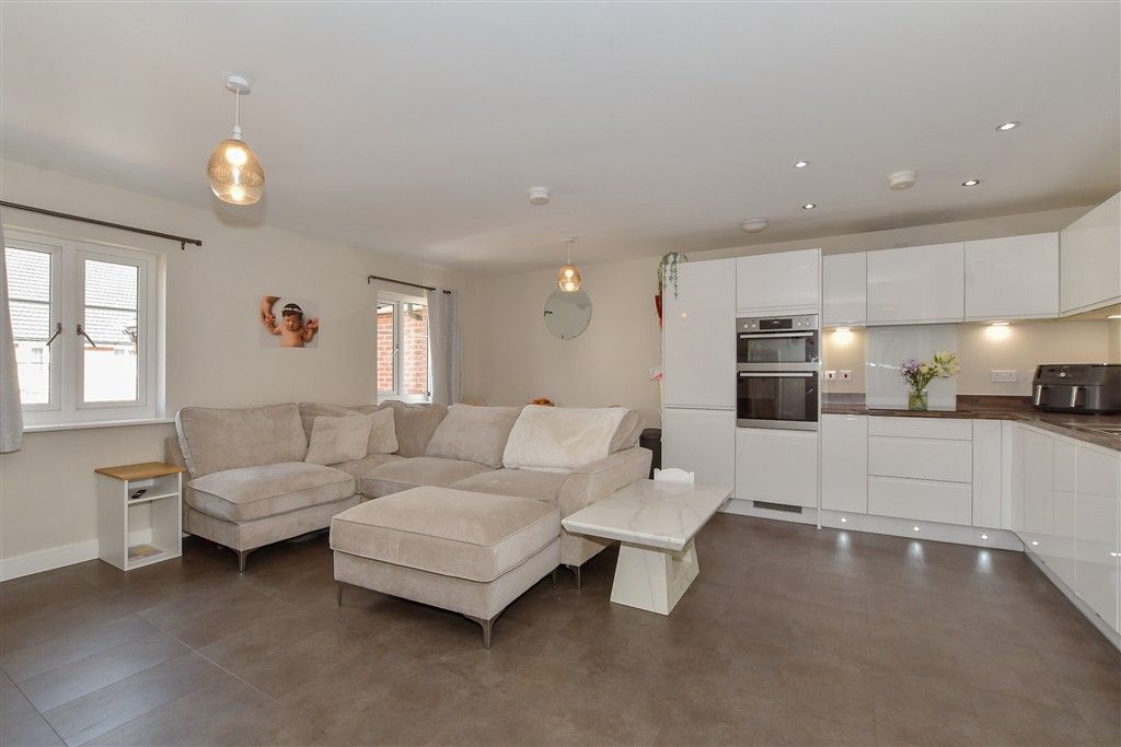 Property photo 1 of 10 Lounge/Kitchen