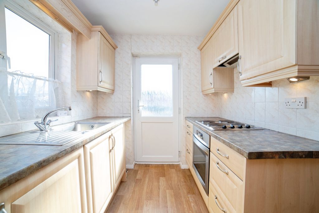 Property photo 3 of 12 Kitchen
