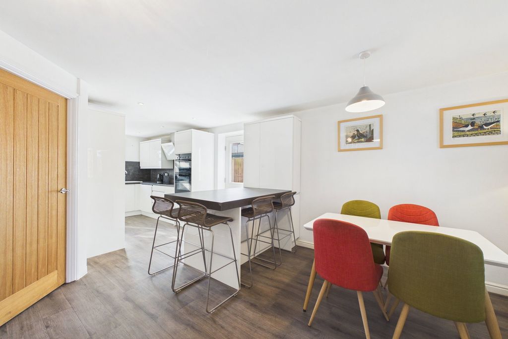 Property photo 2 of 30