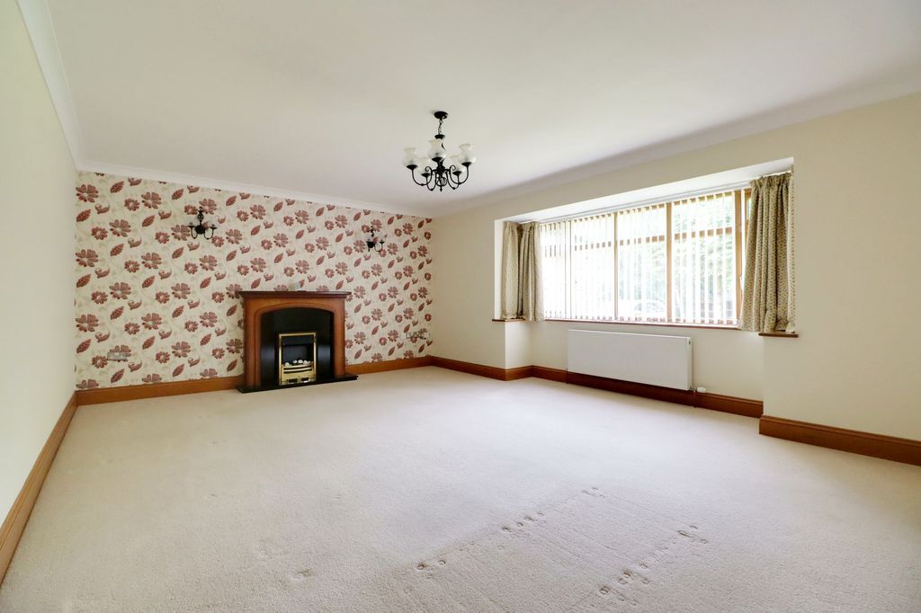 Property photo 3 of 28