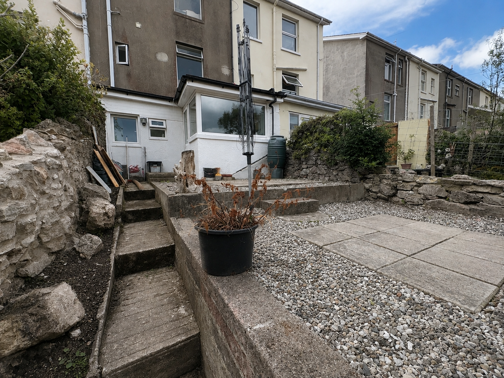 Property photo 1 of 5