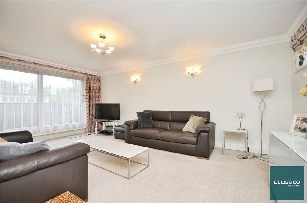 Property photo 2 of 20 Picture No. 27