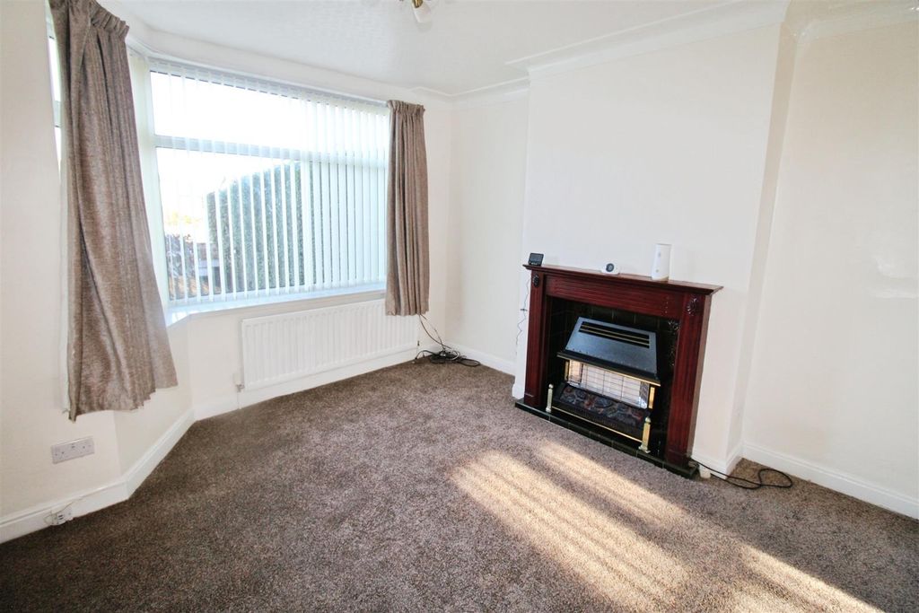 Property photo 3 of 19 Living Room