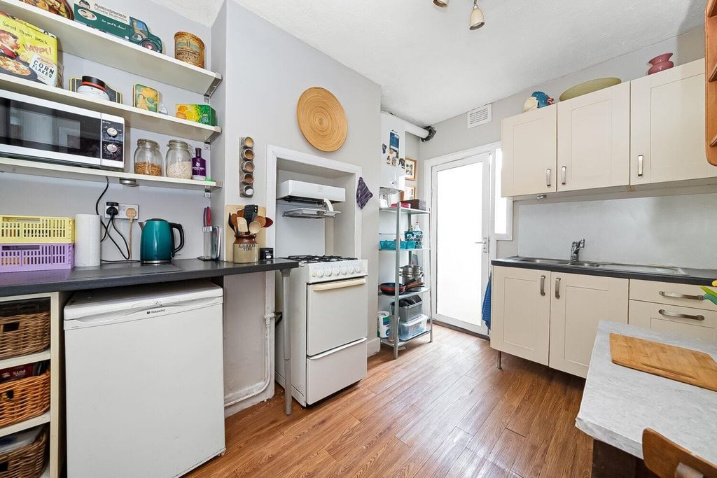 Property photo 3 of 9