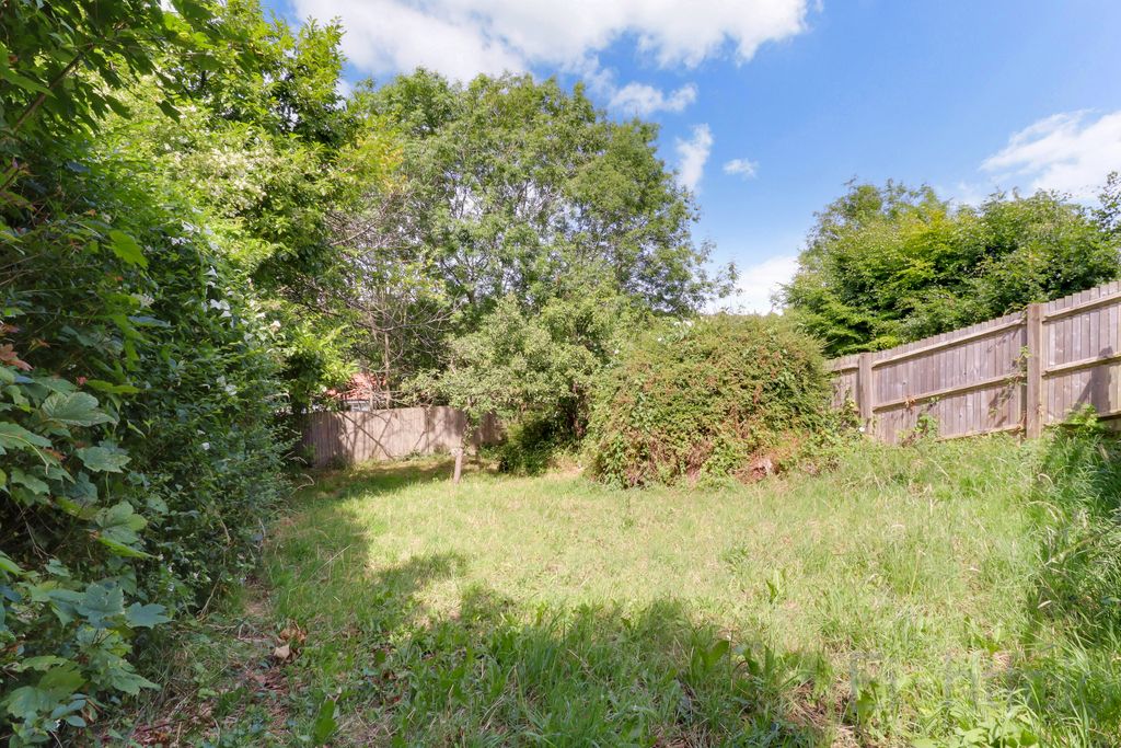 Property photo 2 of 18 Garden