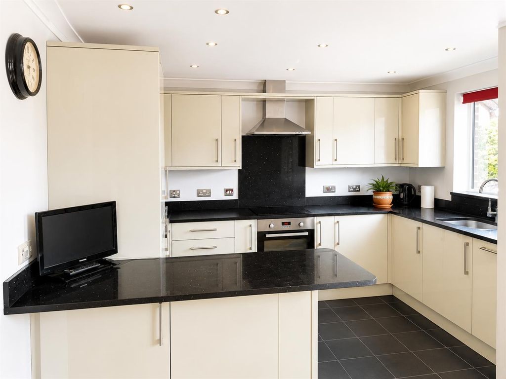 Property photo 3 of 12 Kitchen 1.Png
