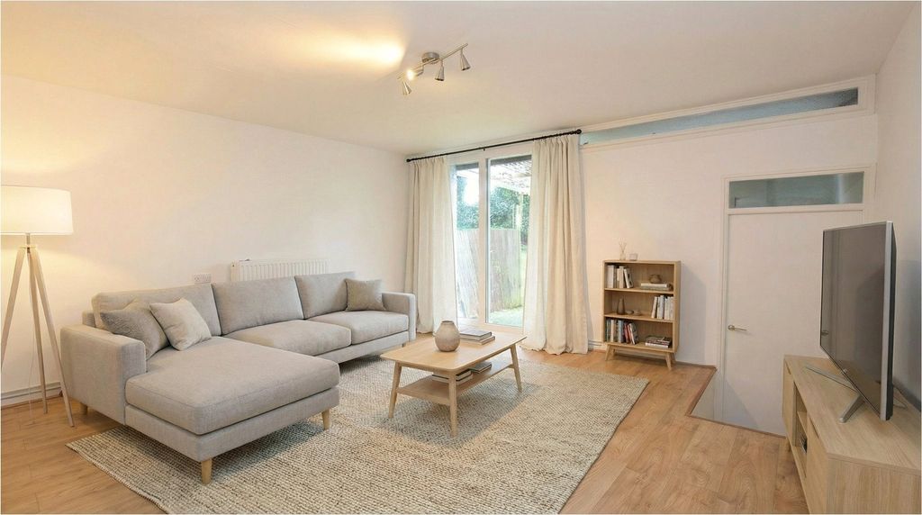 Property photo 3 of 11 Picture No. 14