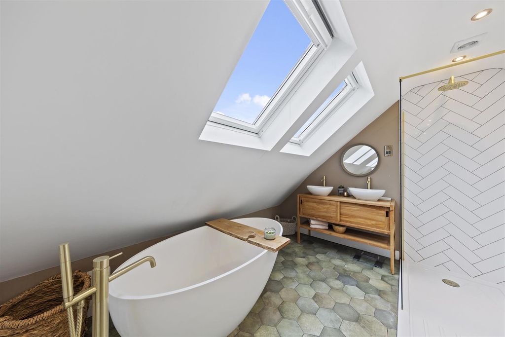 Property photo 3 of 34 En-Suite