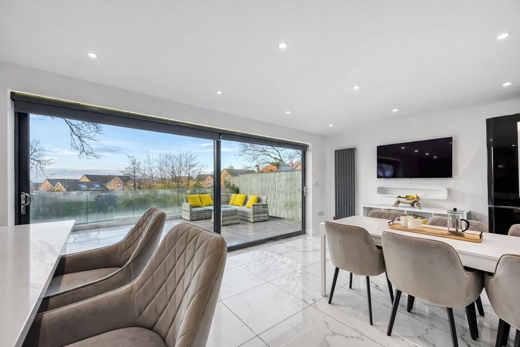 Property photo 3 of 45 4766286