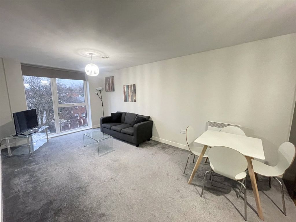 Property photo 3 of 10 Lounge