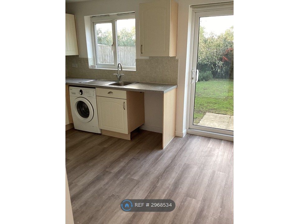 Property photo 3 of 17 Kitchen Dining Area