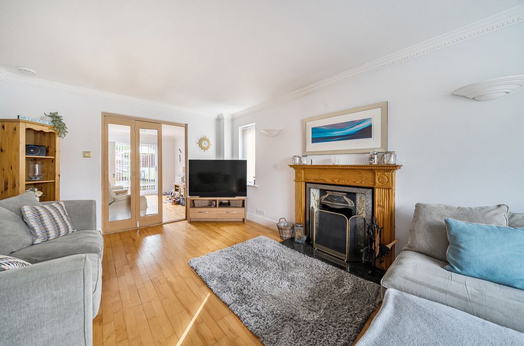 Property photo 3 of 22 1402560-6-698A1Df...