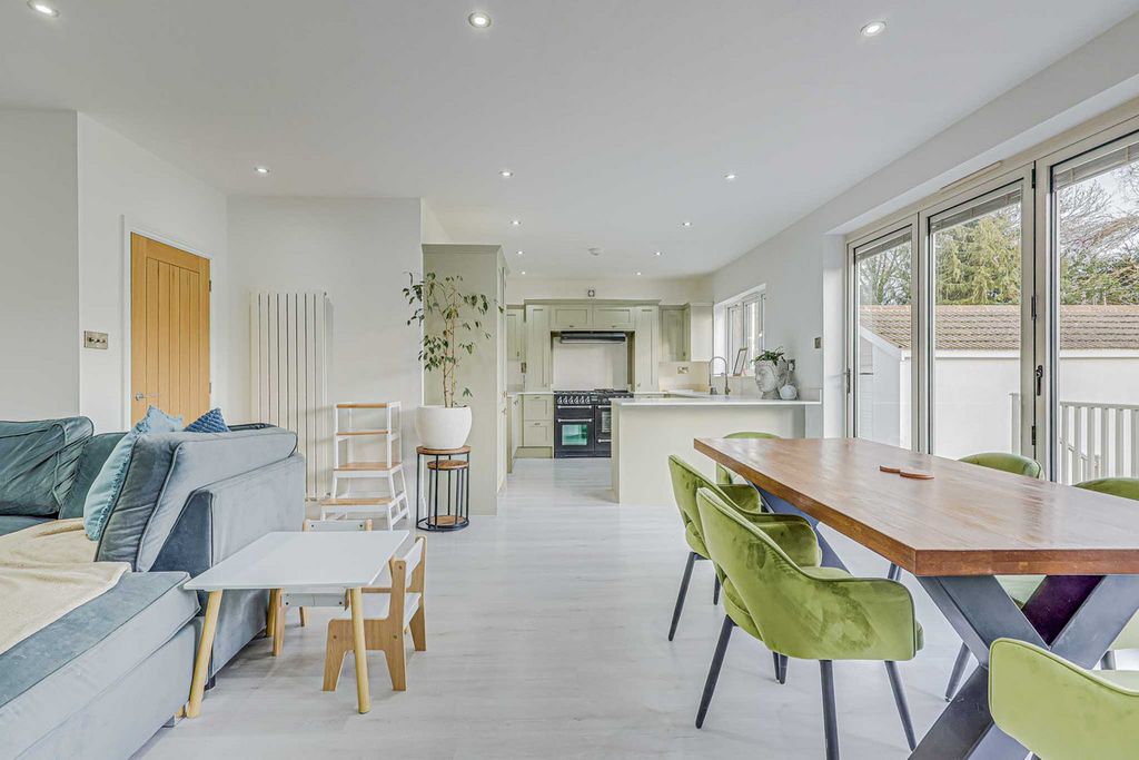 Additional image 10 of 4 bed detached house for saleThundersley Park Road, Benfleet SS7