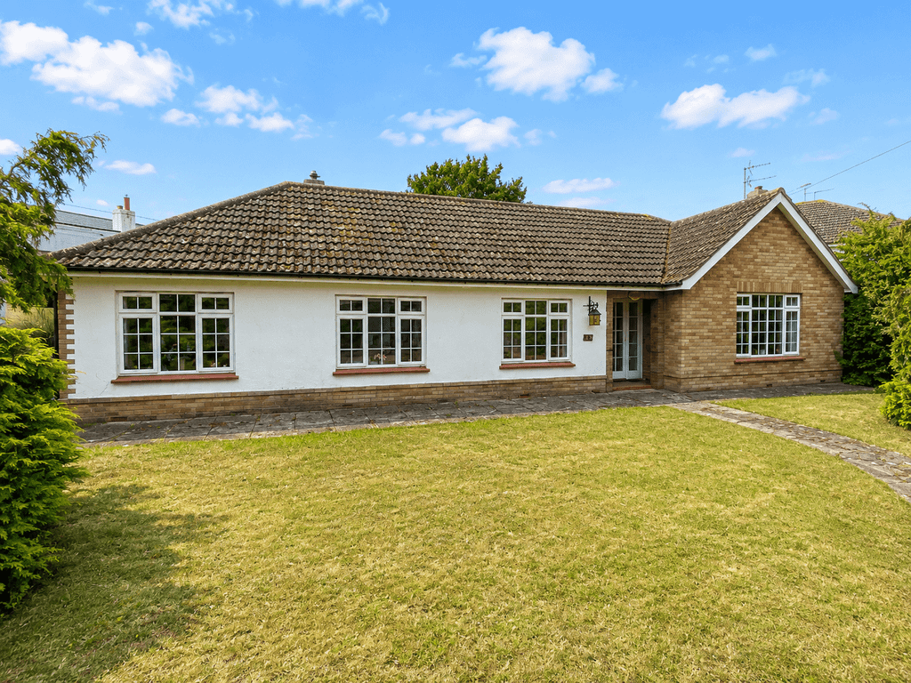 Property photo 1 of 17 4 Bedroom Detached Bungalow